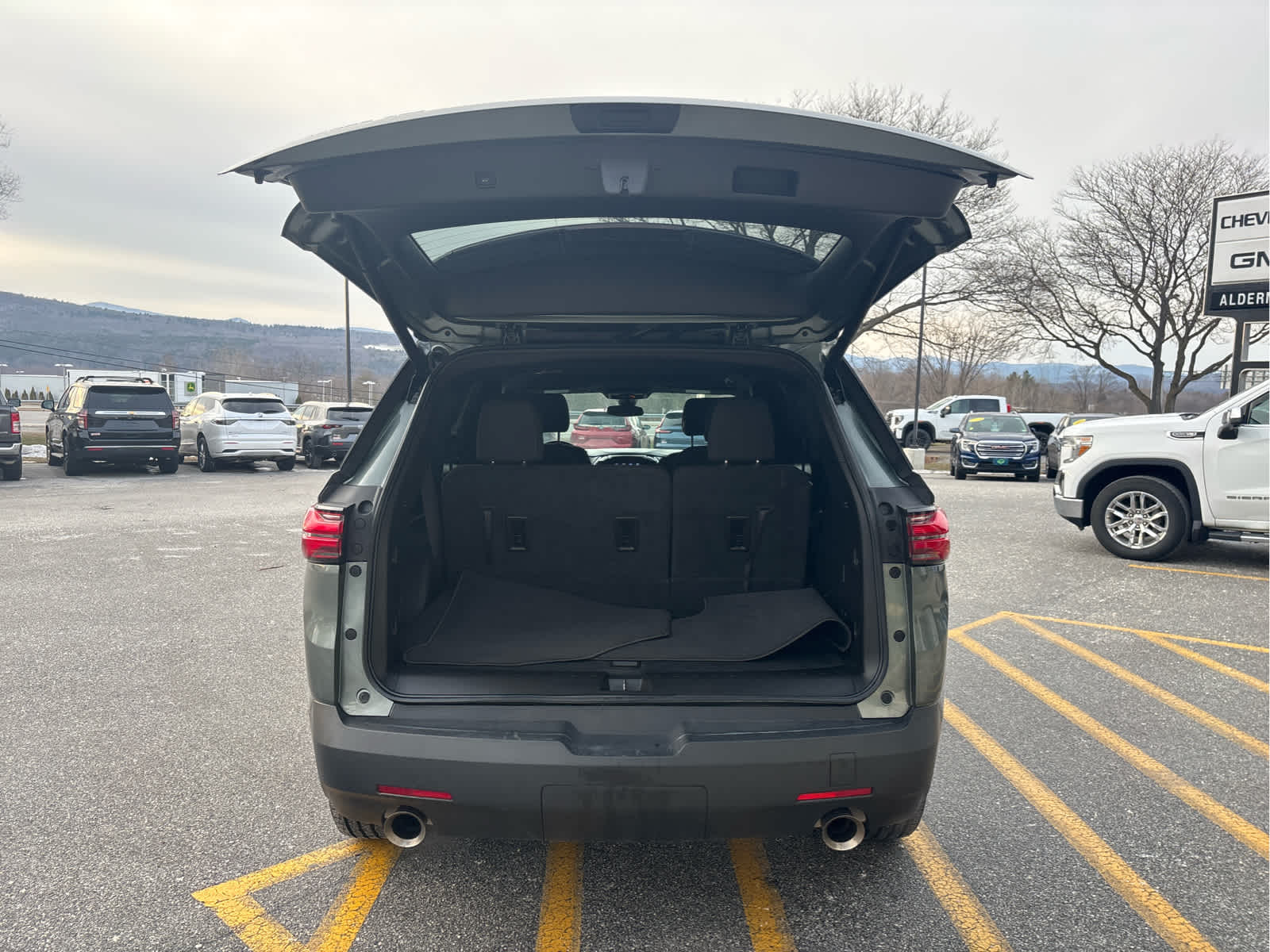 2023 Chevrolet Traverse LT Cloth