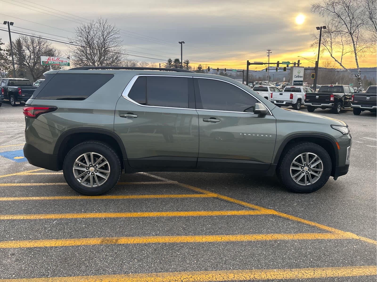 2023 Chevrolet Traverse LT Cloth