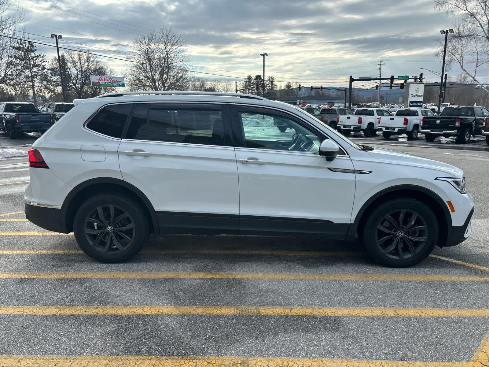 2022 Volkswagen Tiguan 2.0T SE